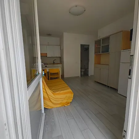 Cozy Flat-250m From The Sea